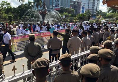 Gelar Aksi Damai di Depan MPP, Ini Tuntutan FK RT/RW se-Kota Pekanbaru 